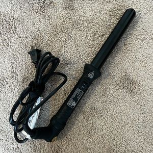 L’ange Ondulé Ceramic Curling Wand 1”